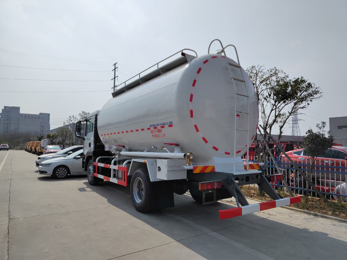 中集集团获得实用新型专利授权：“粉粒物料运输车”