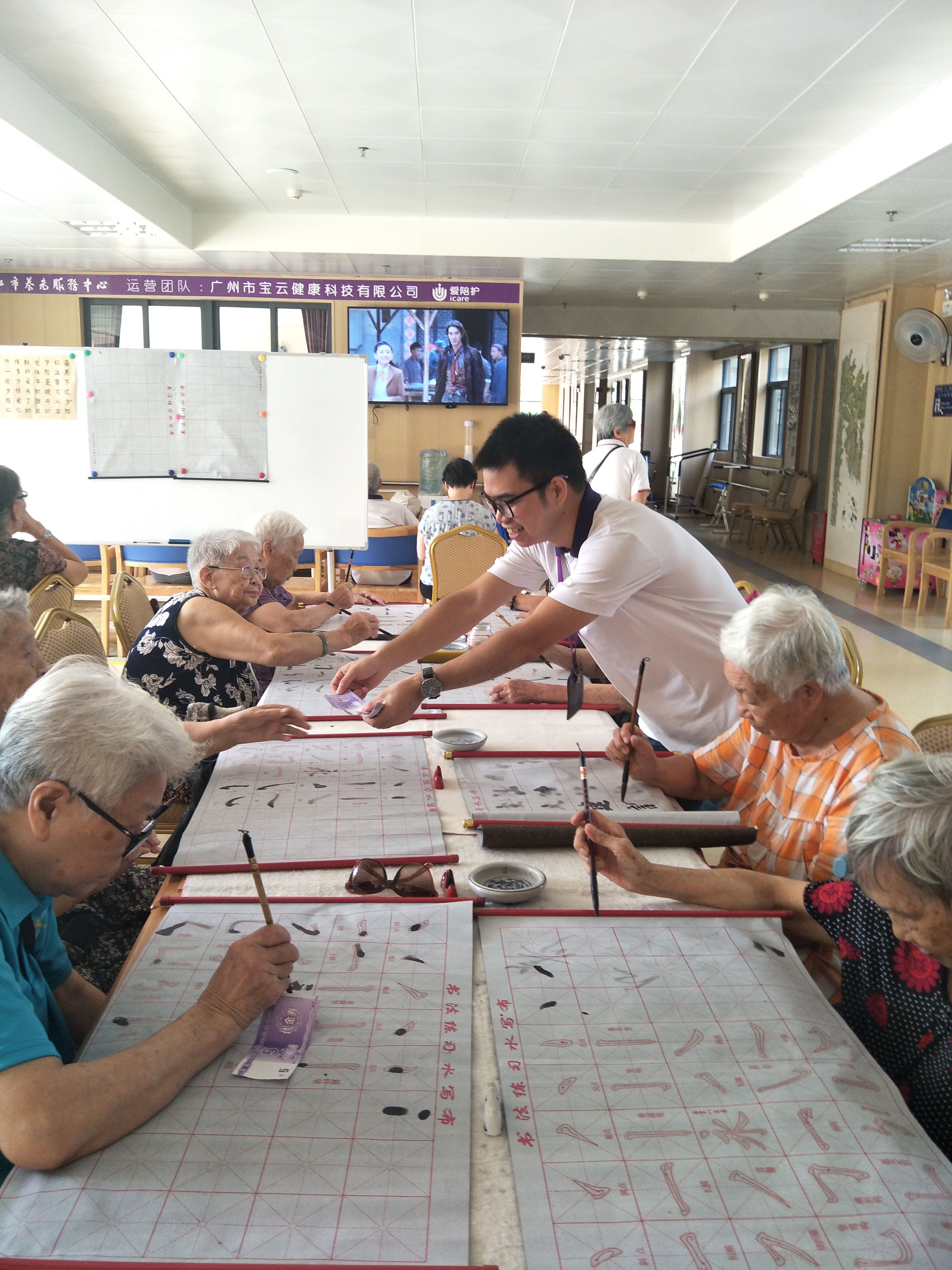 从“养老”到“享老” 一张信用卡的温度革新