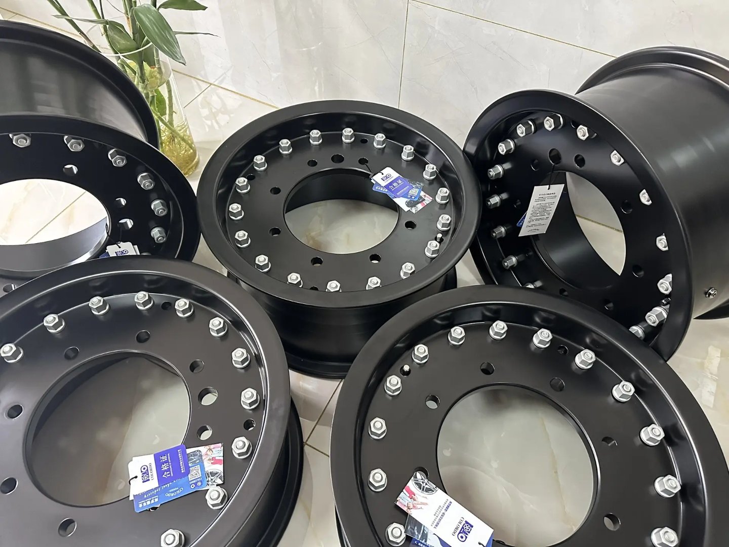 宏鑫科技：公司主营业务为汽车锻造铝合金车轮