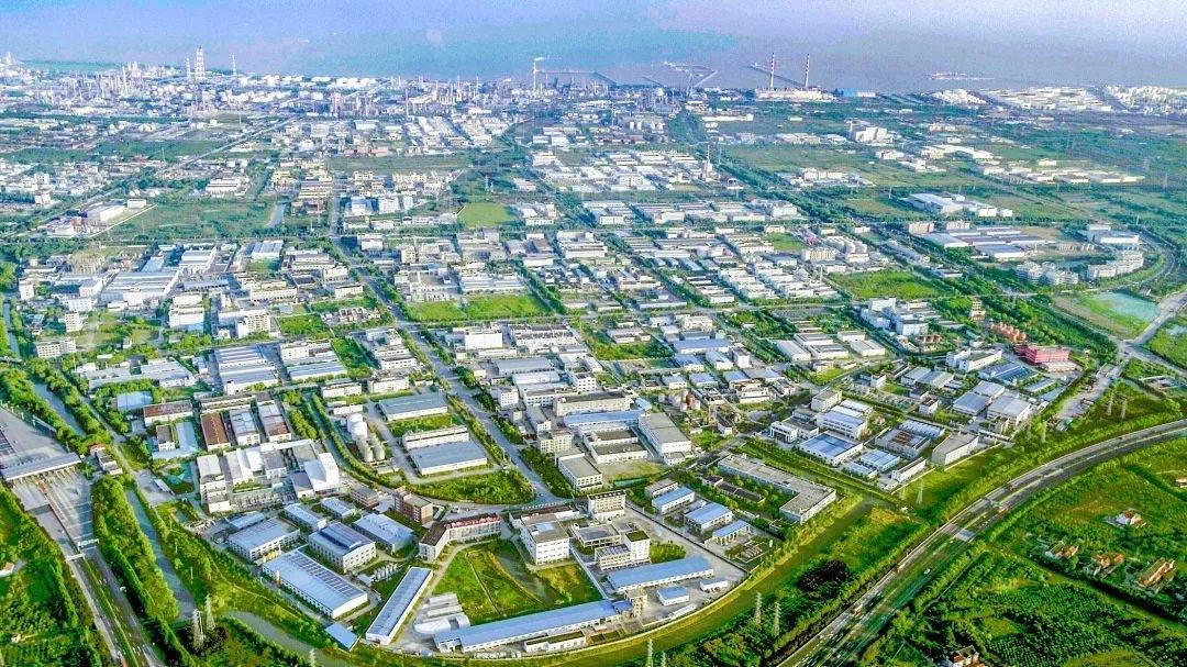进博会观察｜进博会首日 “新老朋友们”签下新大单