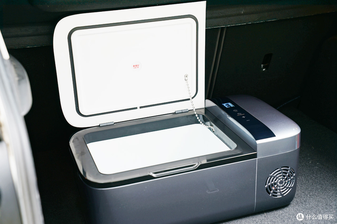 富信科技获得外观设计专利授权：“车载冰箱（1）”