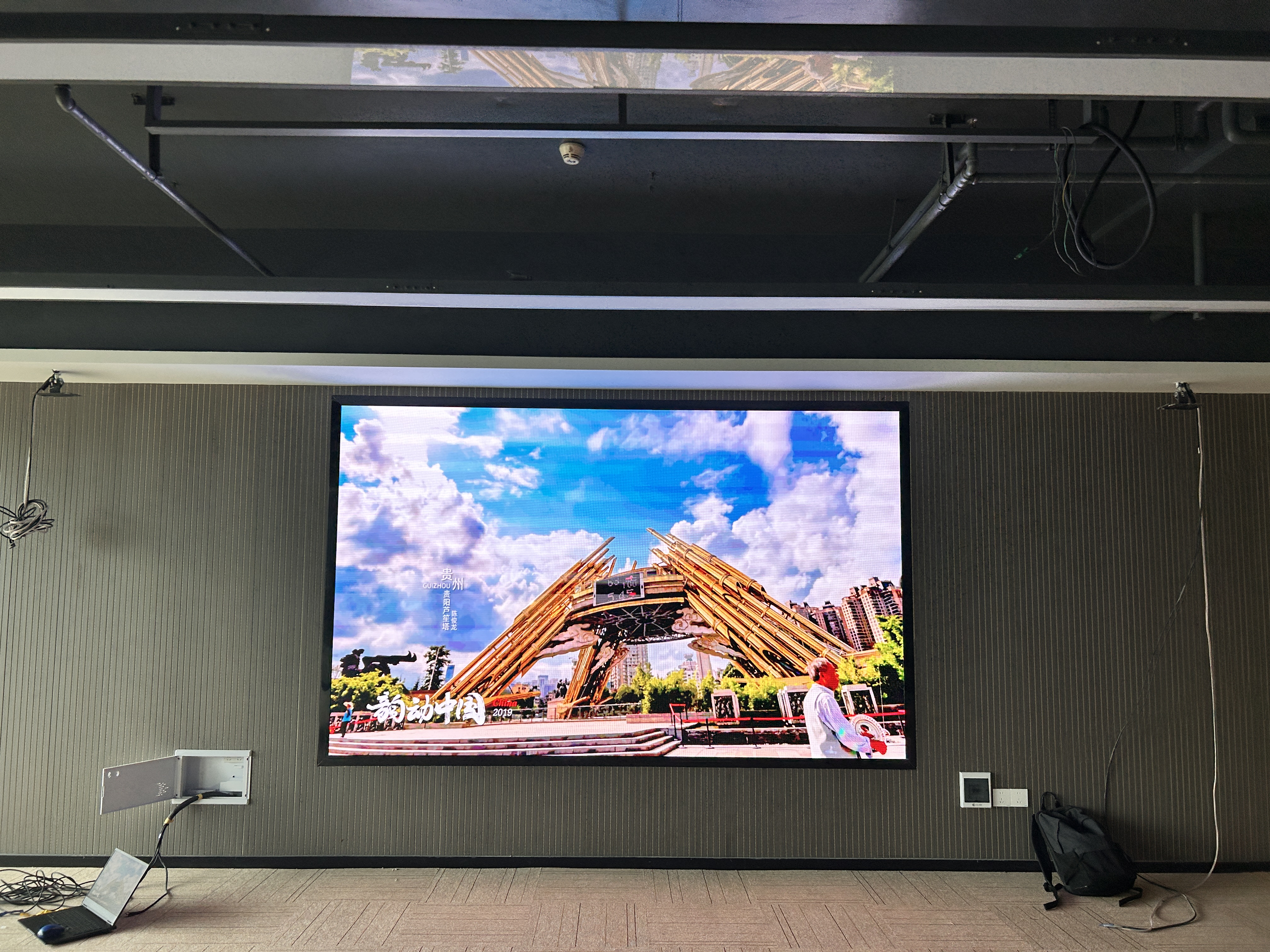 维信诺：成都辰显发布全球首台108尺寸P0.7TFT基Micro-LED显示屏