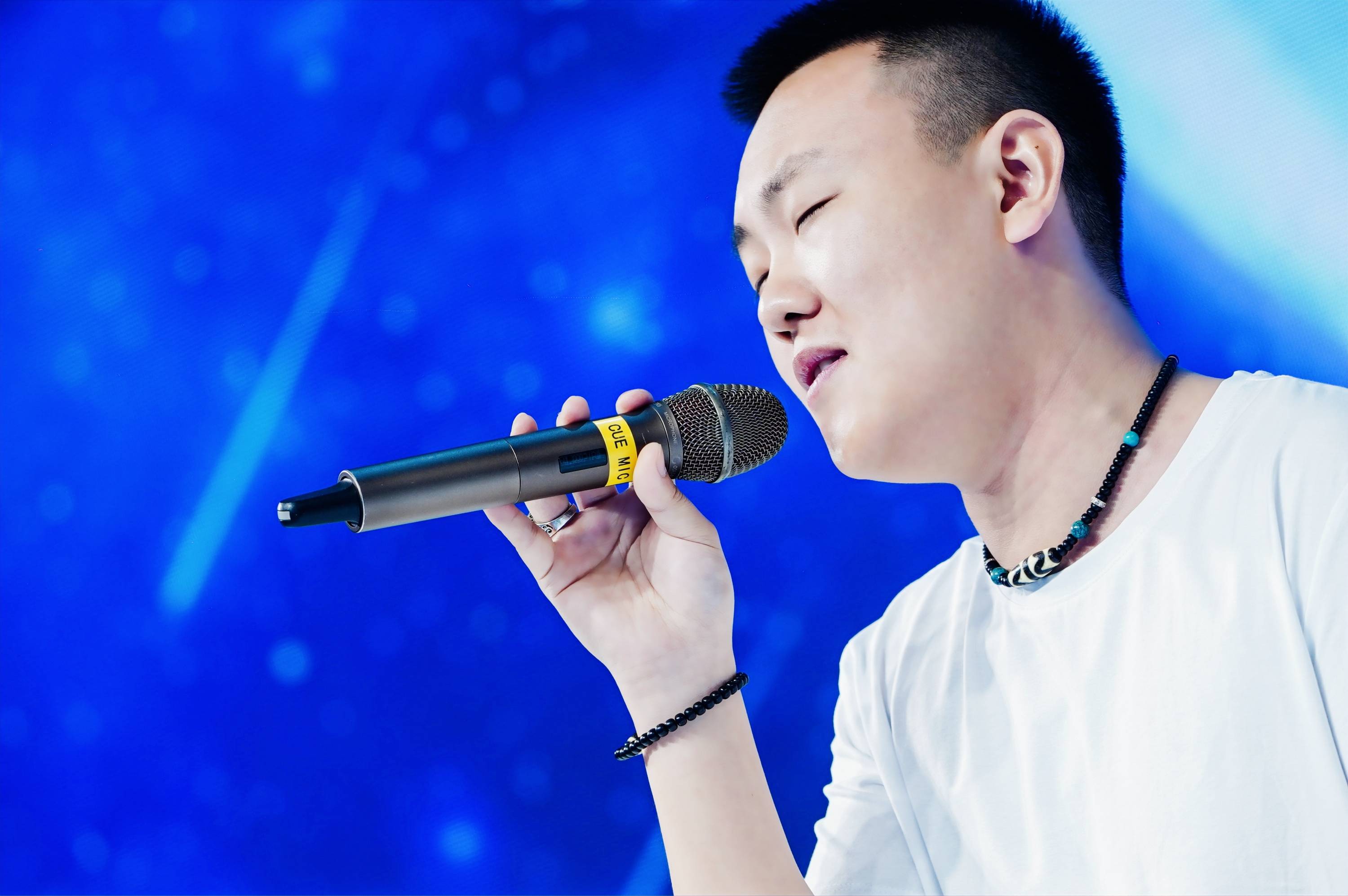 专访《日�熘刑臁返佳莶躺芯�：“刀锋锐利，是向善的决绝”