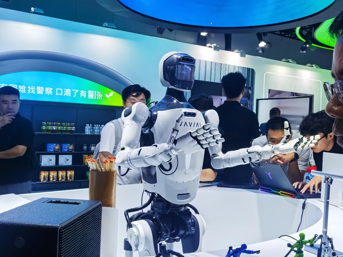 经观头条|人形机器人站在产业化门口