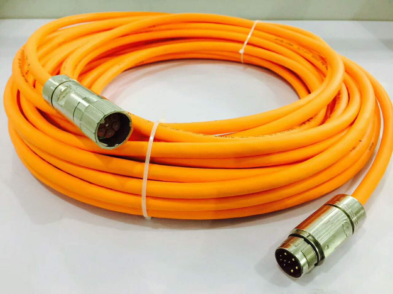 电光科技获得外观设计专利授权：“电缆连接器（ZLBD40）”