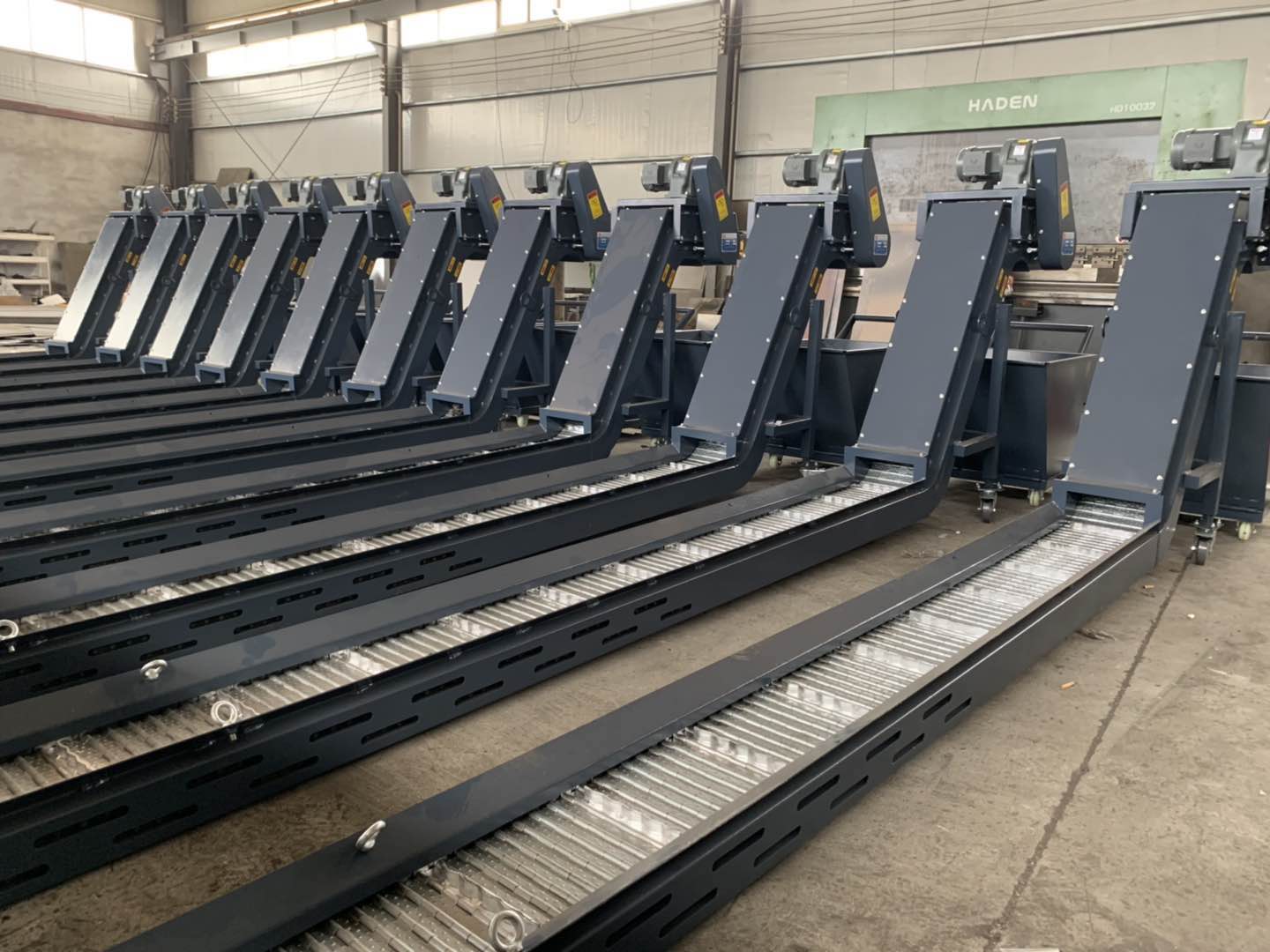 新华医疗获得实用新型专利授权：“一种链排式塑料安瓿瓶集成夹具结构的模具”