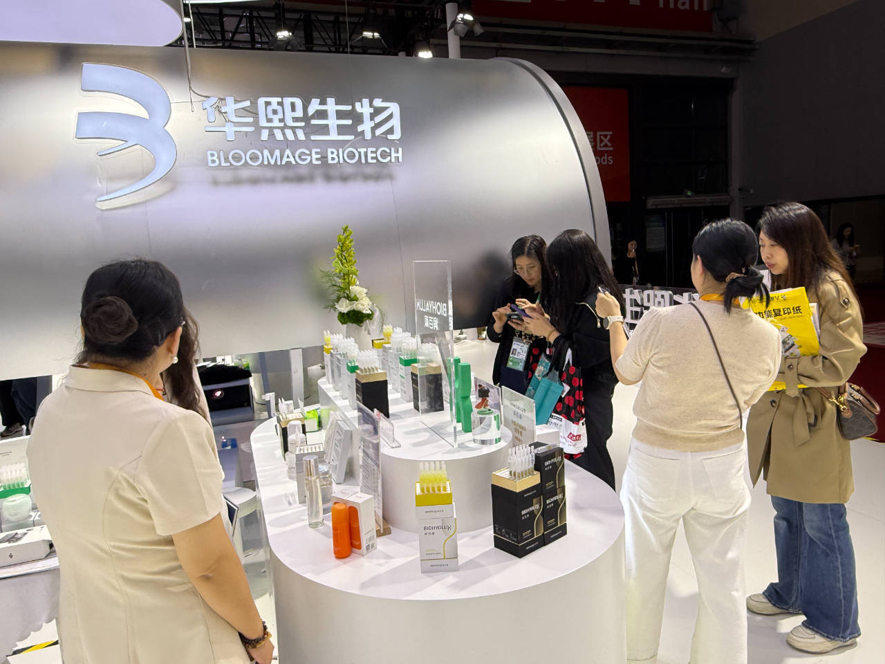 进博会消费观察｜全勤生新加坡工商联合总会率领57家企业亮相进博会