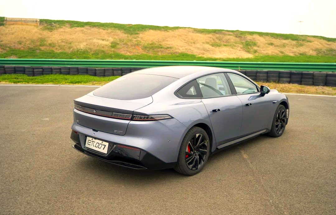 “半价小米”来了，奕派007+想做“年轻人的第一台四驱轿跑”