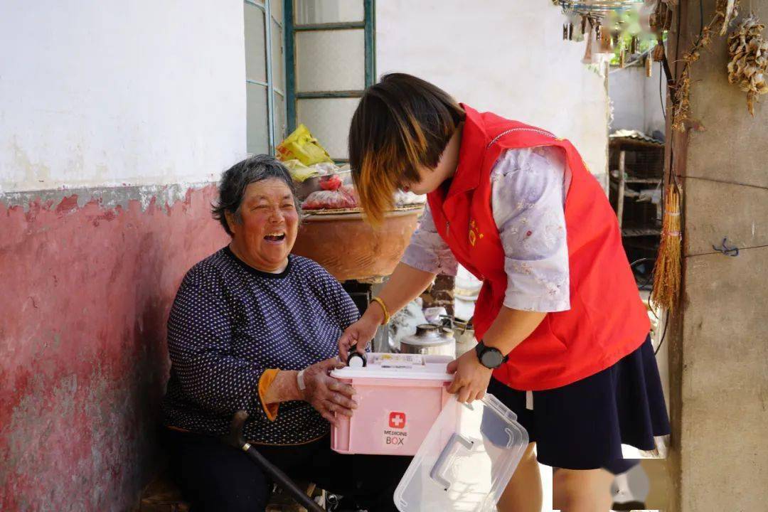我没见过奶奶的药箱