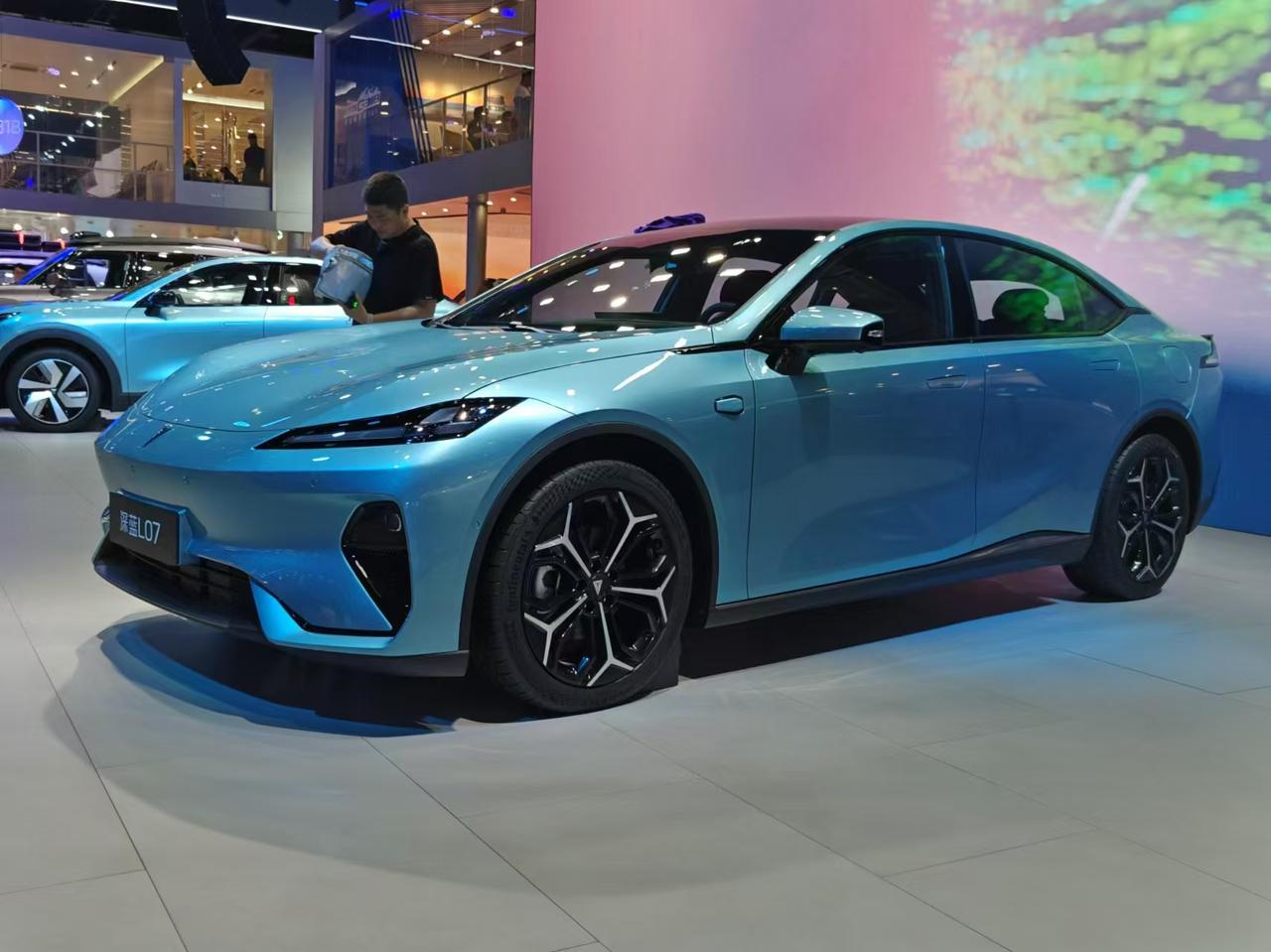 搭载“磁流变悬架”，深蓝L06鏖战15万级电动轿车市场