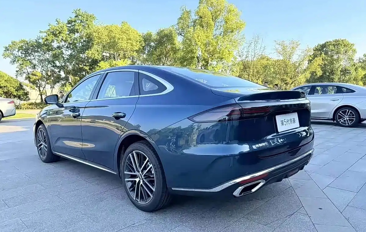 首个完成五代进化的自主轿车 吉利帝豪坚守燃油市场