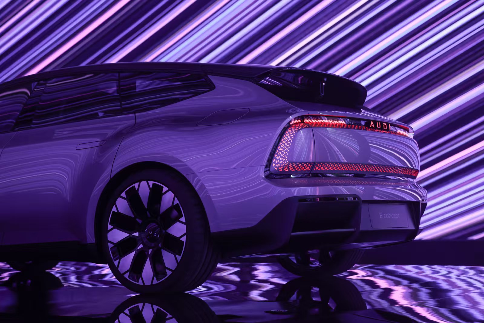 上汽奥迪AUDI品牌首款SUV概念车全球首秀，量产版明年上市