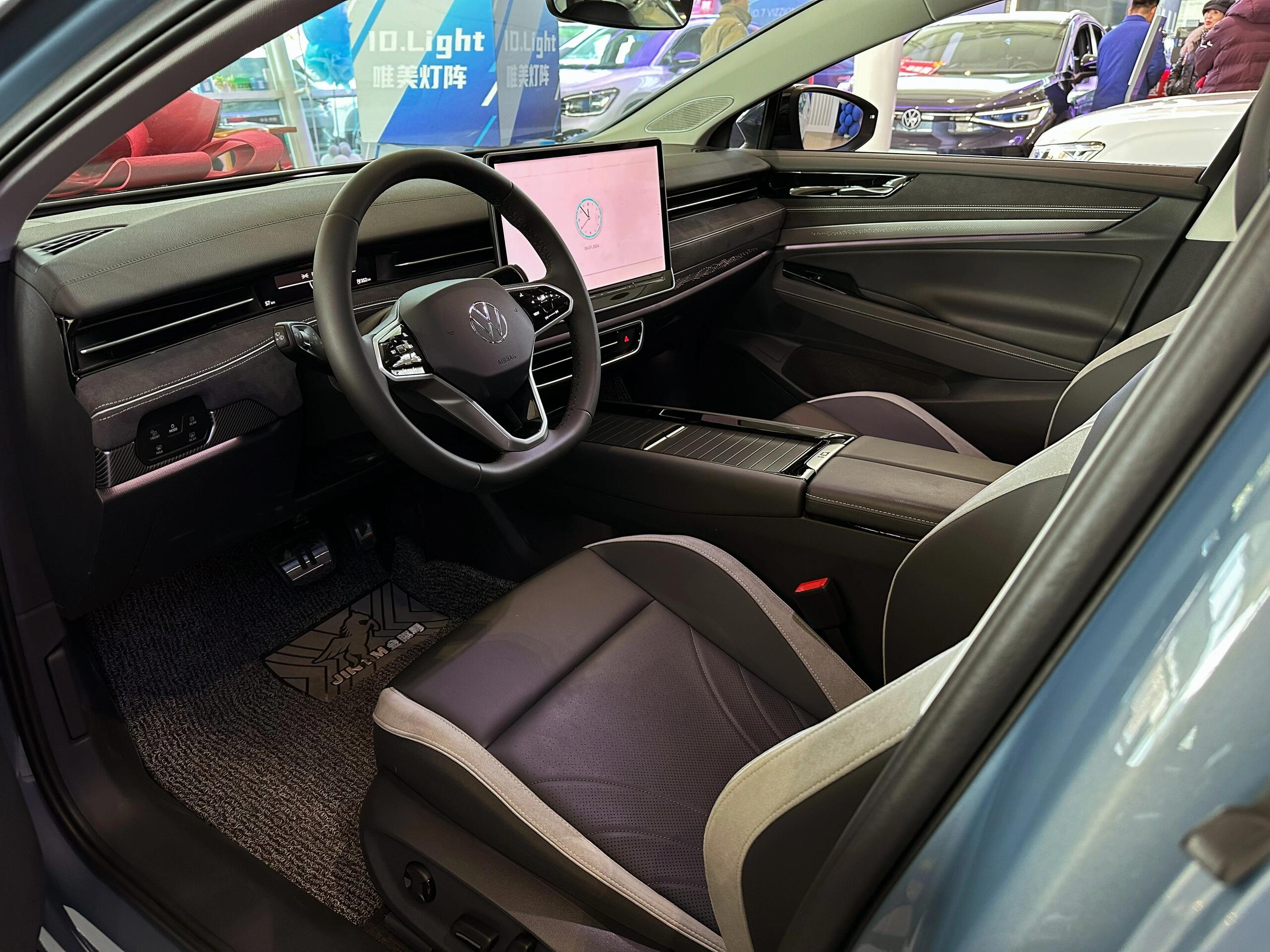 交付模式即将启动 大众品牌首批新一代油电混车型亮相