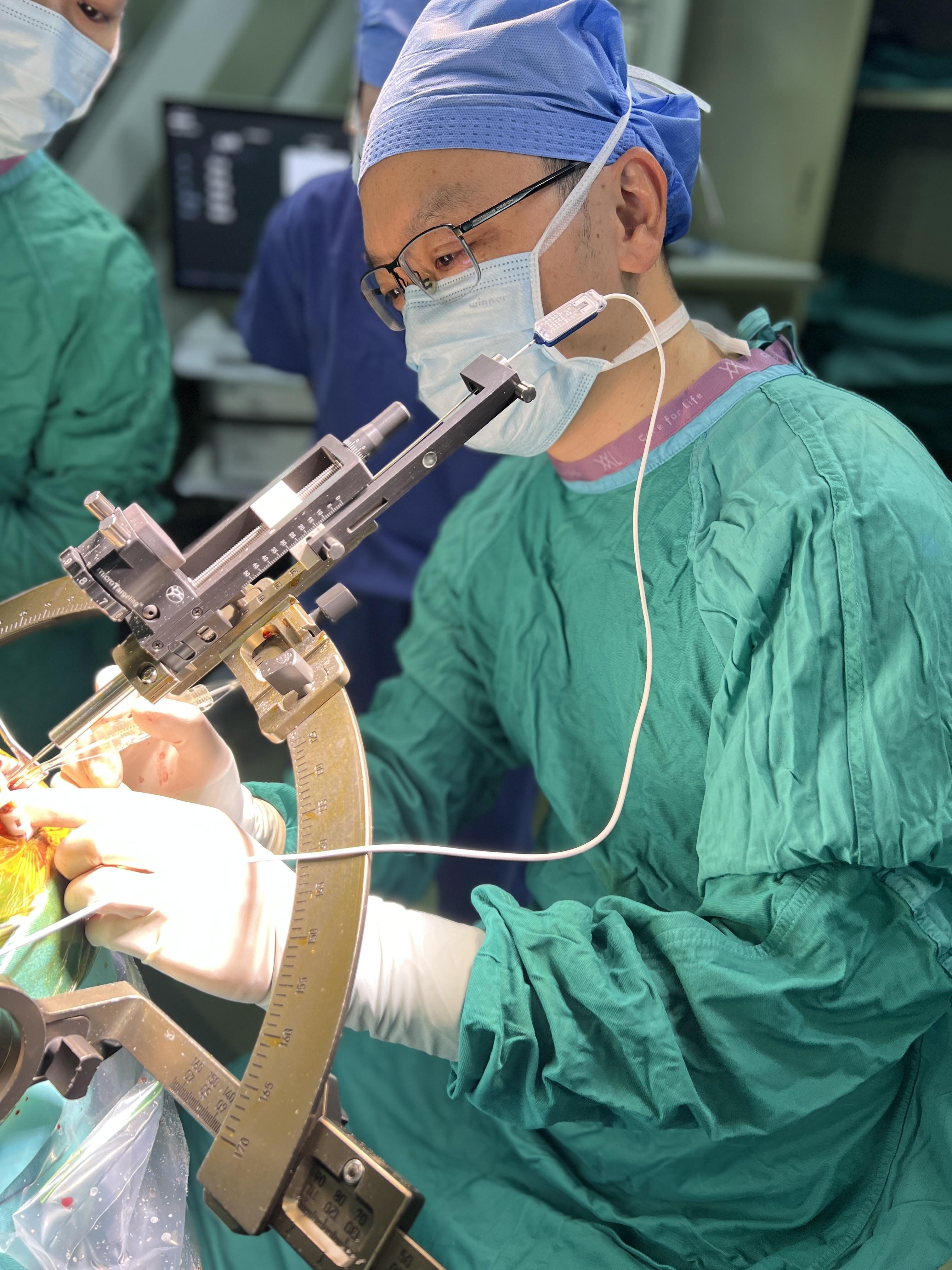 全国首例“医保价”脑机接口手术在武汉完成