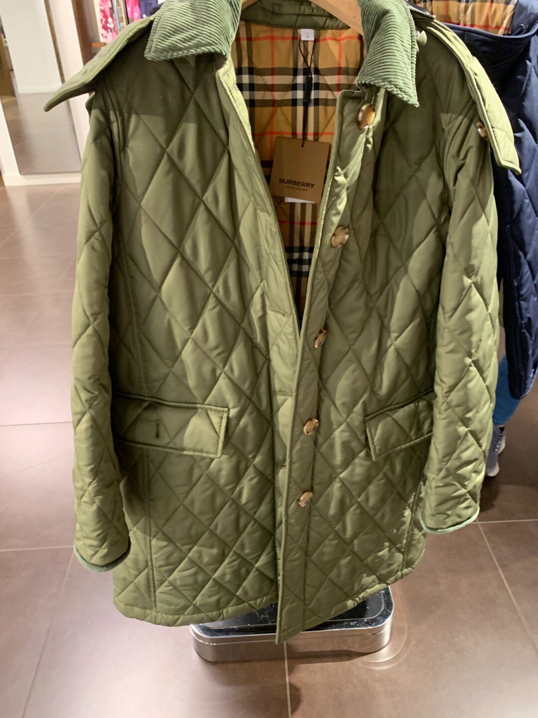 Burberry不愿意继续打折了