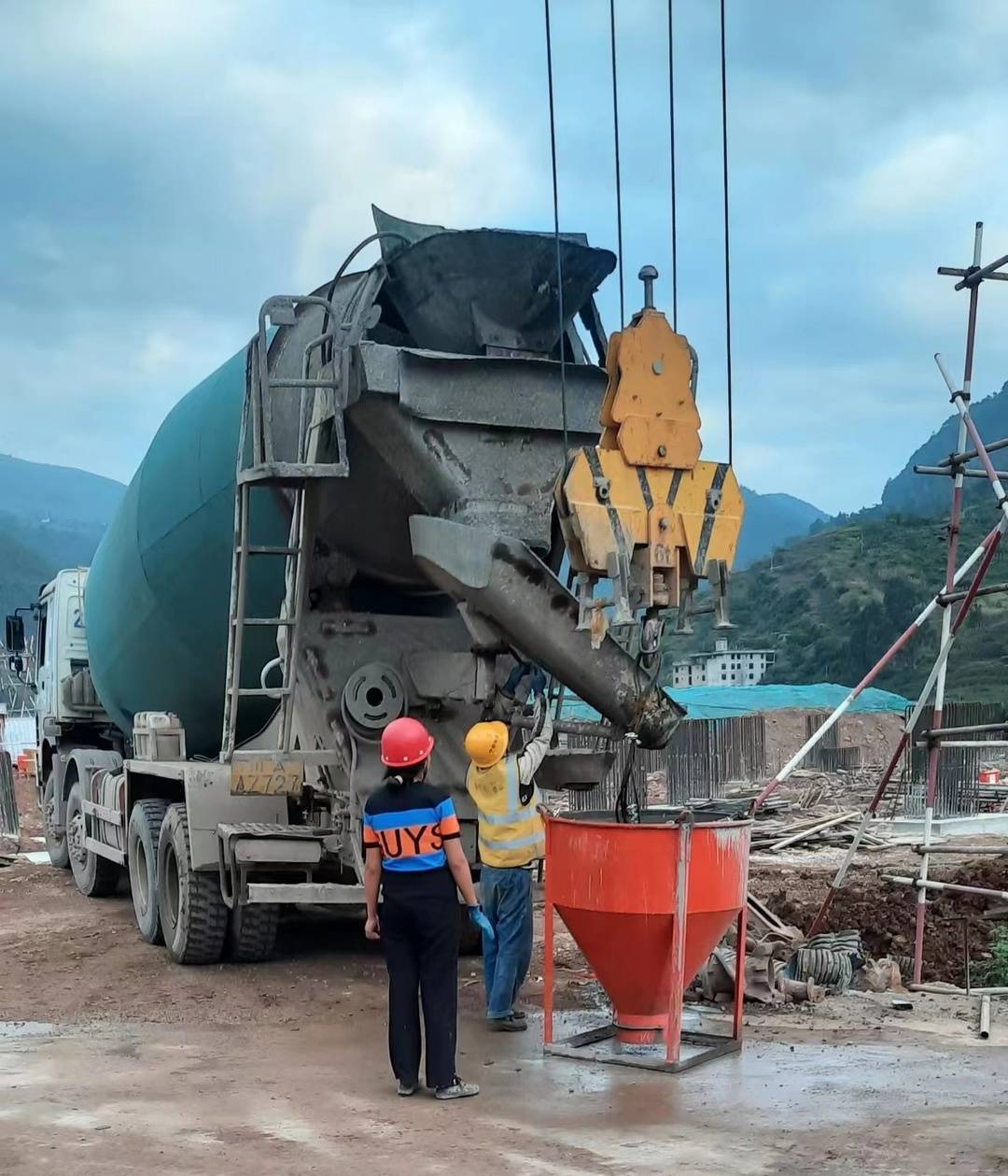 兆新股份:截至2025年12月10日公司总户数为112,192户