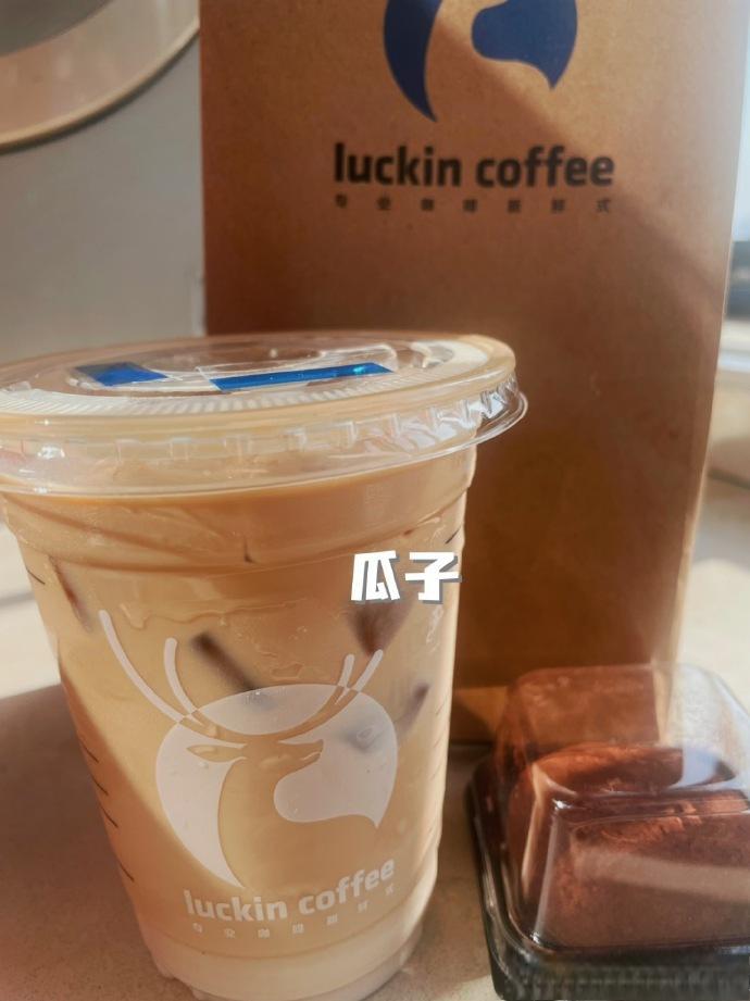 刘亦菲 × 易烊千玺罕见合体,瑞幸这支“卡皮巴拉怪谈”火到停不下来!