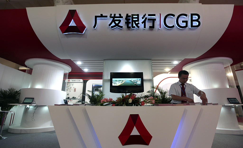 信用卡失速 三年间亿张离场