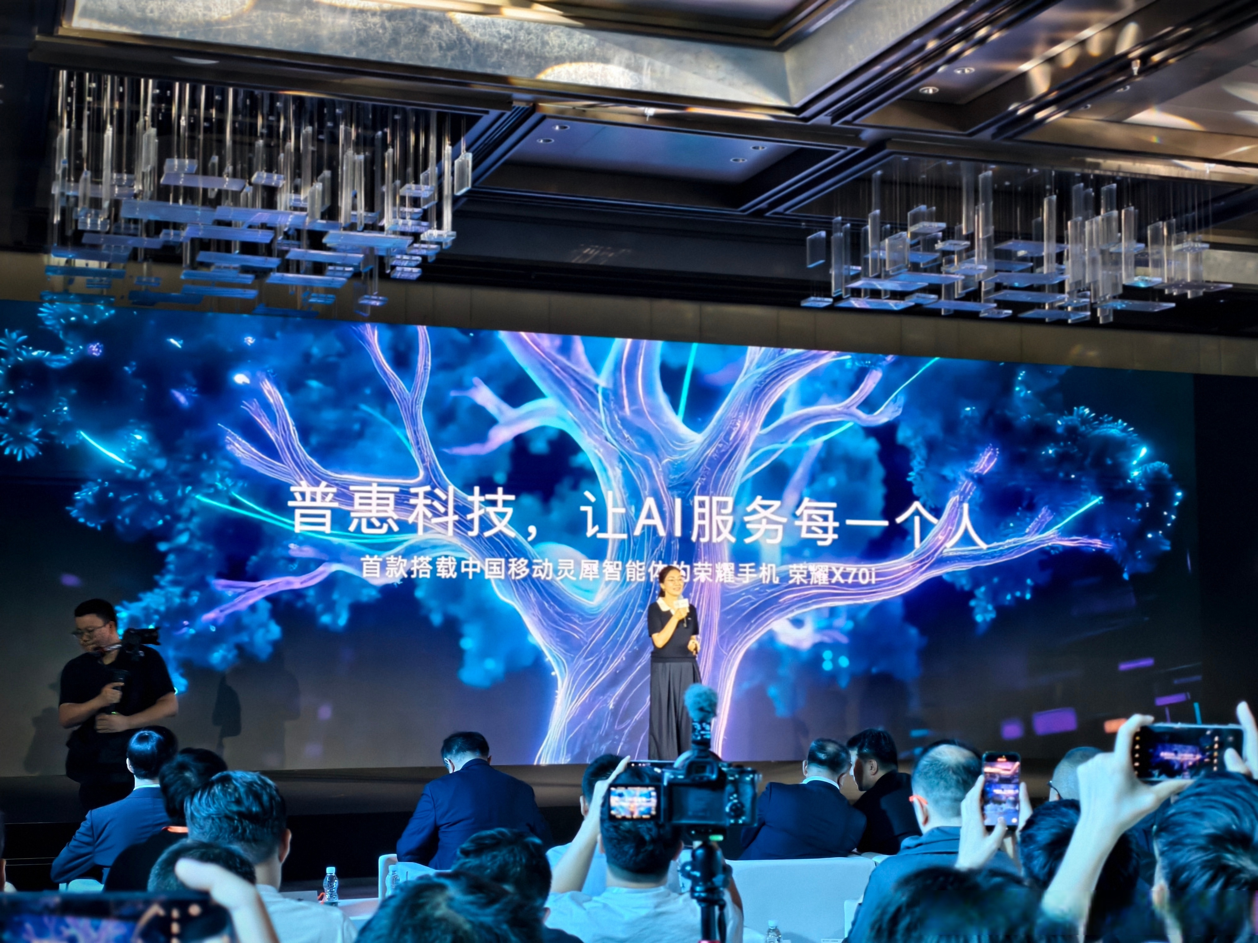 2026年,AI手机会出现iPhone时刻吗丨小白商业观