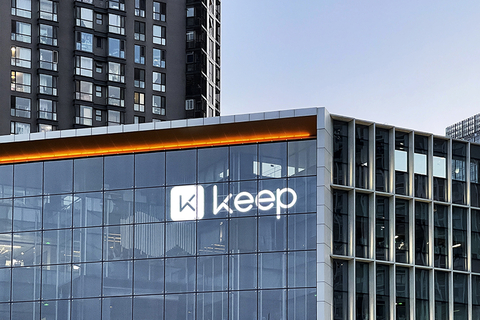 鸣鸣很忙更新招股书，营收利润双增，稳居中国休闲食品饮料连锁零售第一