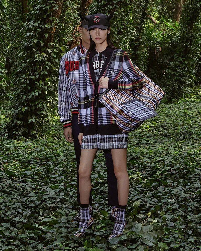 Burberry2026新禧贺岁，广告大片礼赞马年新春