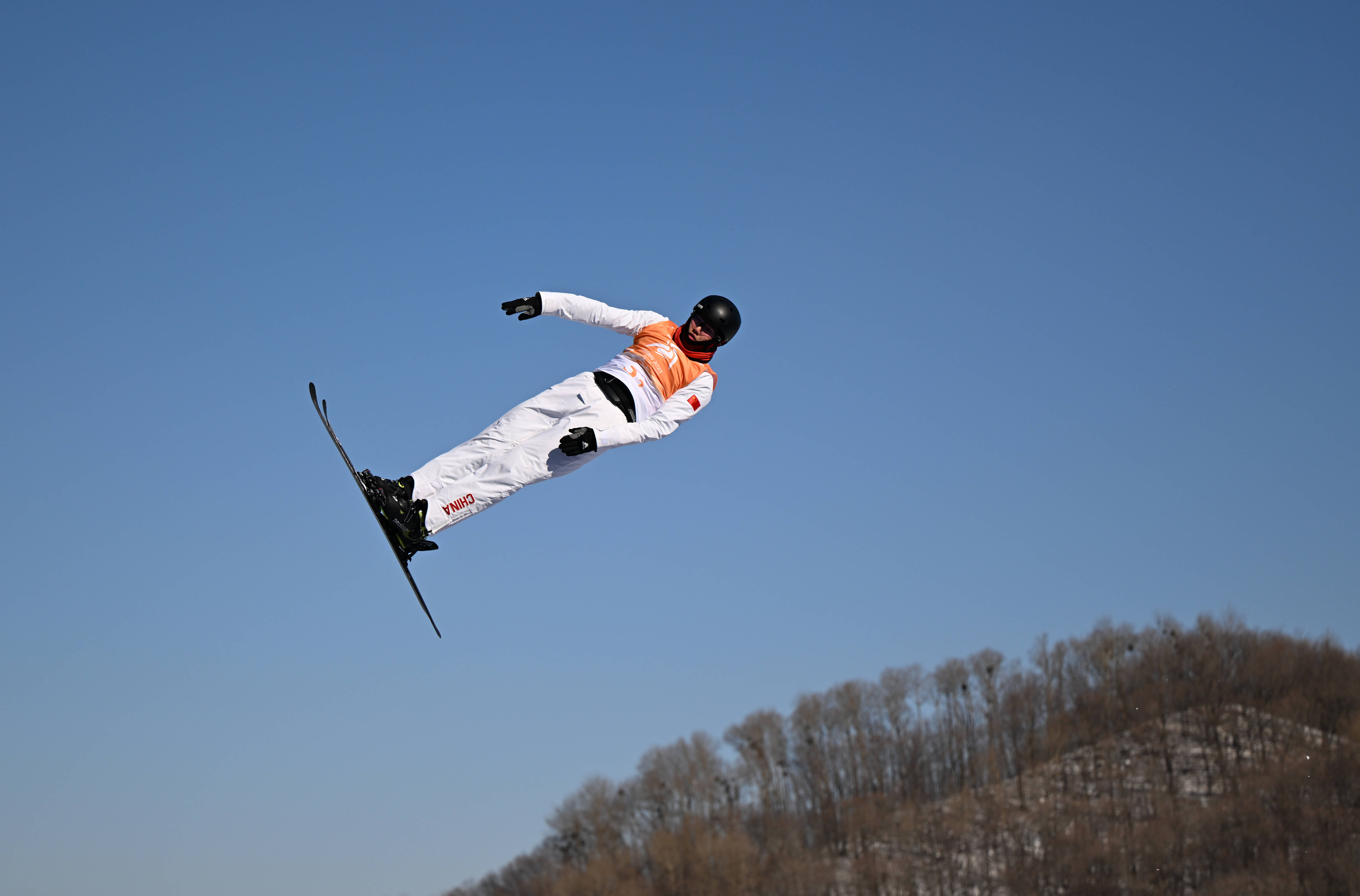 FILA发布自由式滑雪空中技巧国家队全新比赛服，助力中国健儿