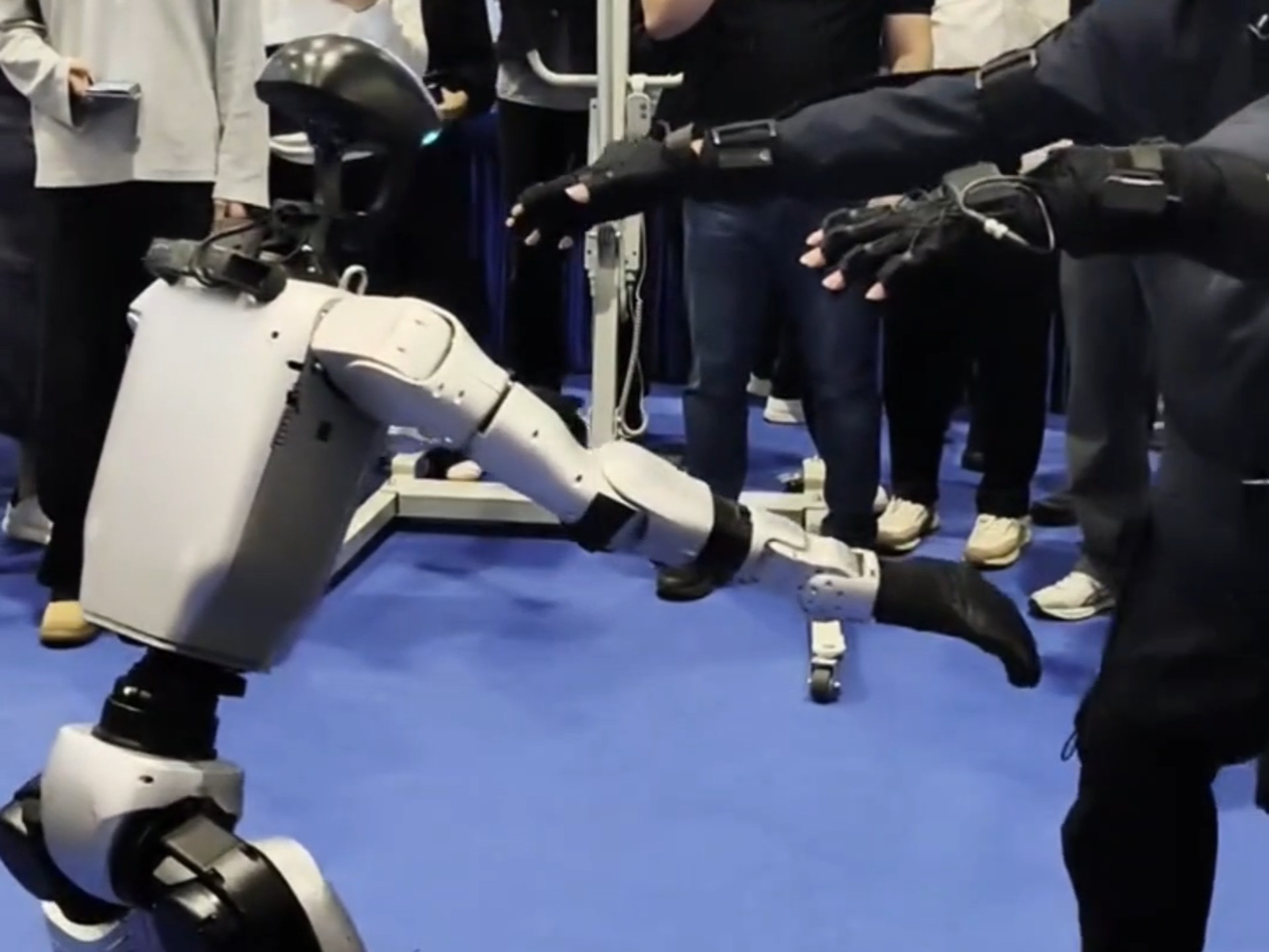 利亚德:Optitrack光学动捕服务人形机器人行业