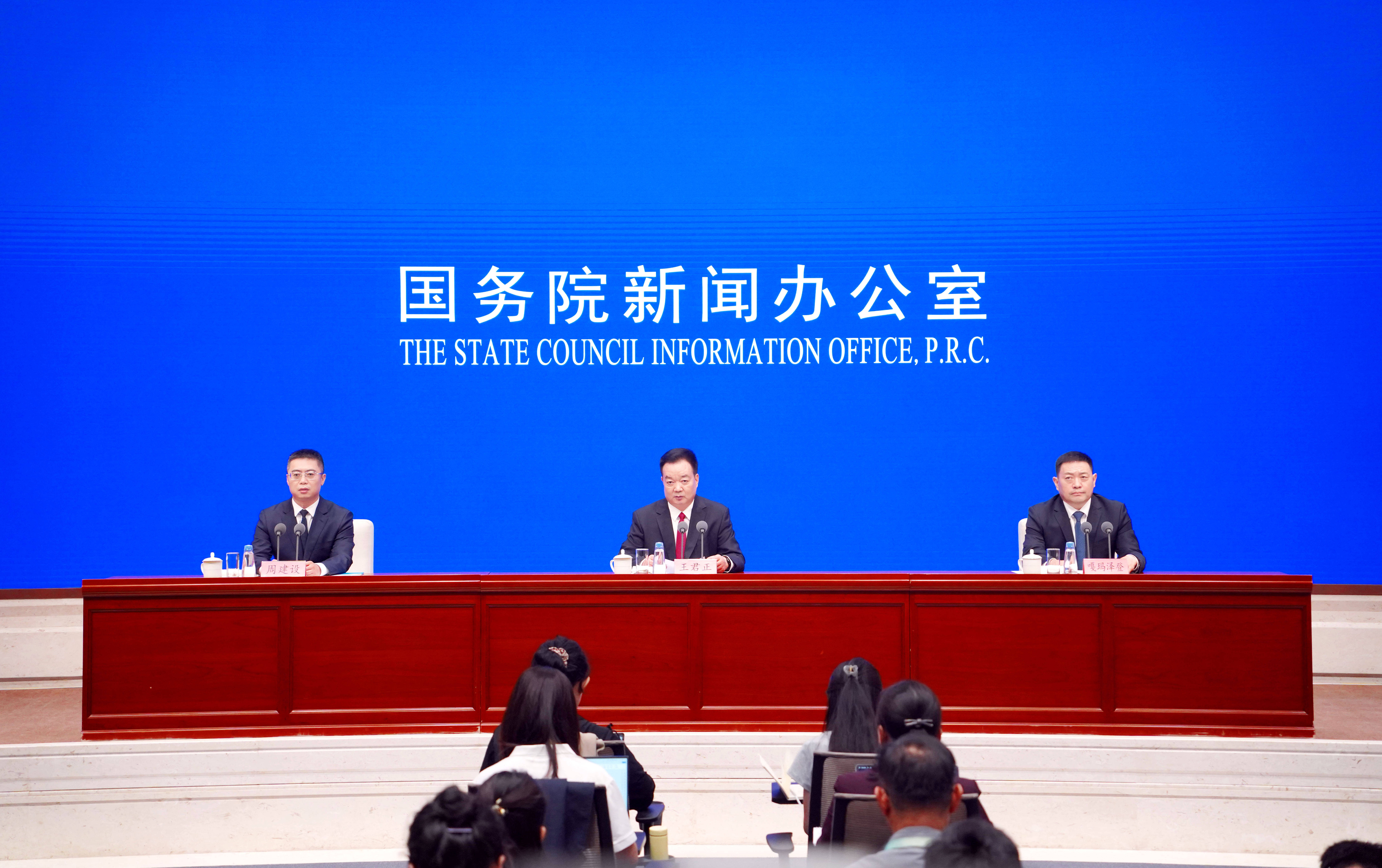 今日看点｜国新办将举行新时代交通运输服务经济社会高质量发展有关情况新闻发布会