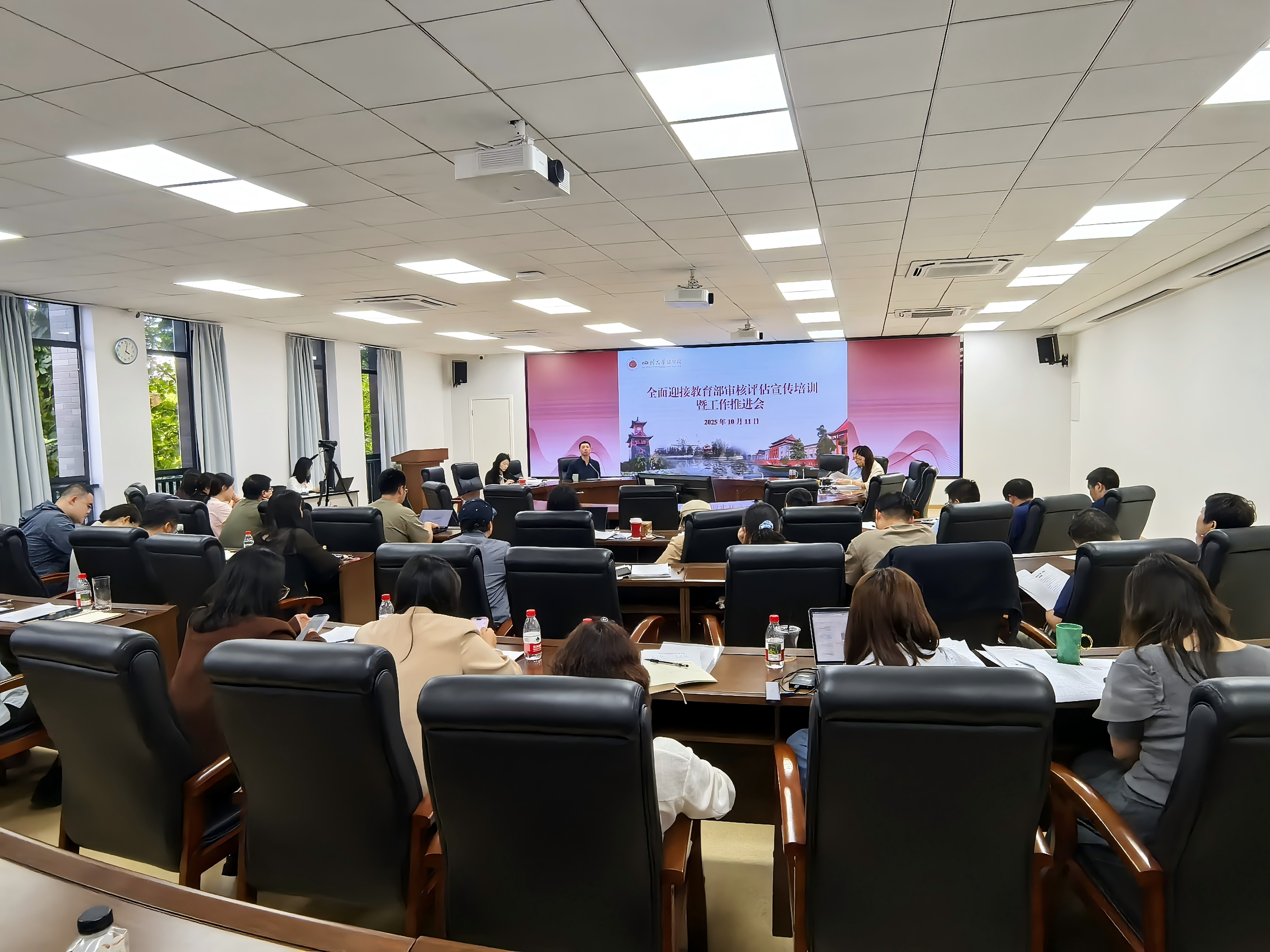 教师教育创新机制改革试点工作推进会召开