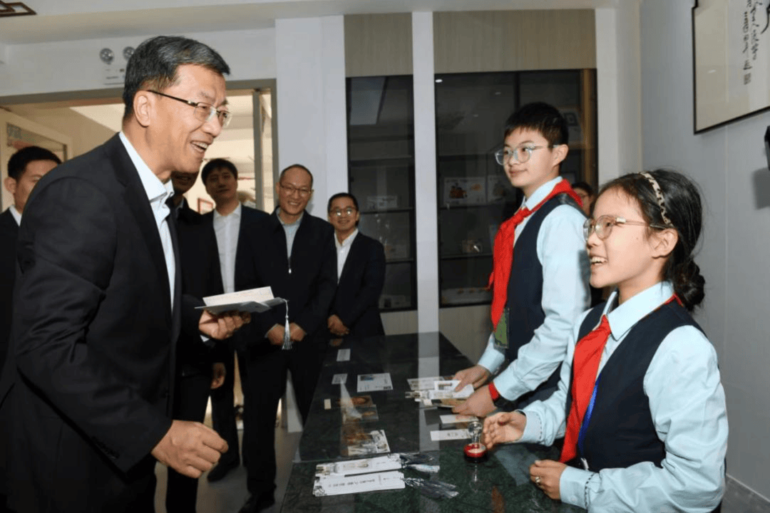 怀进鹏会见新加坡教育部部长李智�