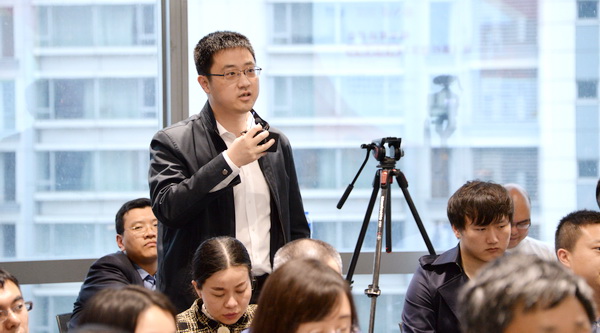 谁来为AI泡沫买单？朱宁谈市场信心与估值风险