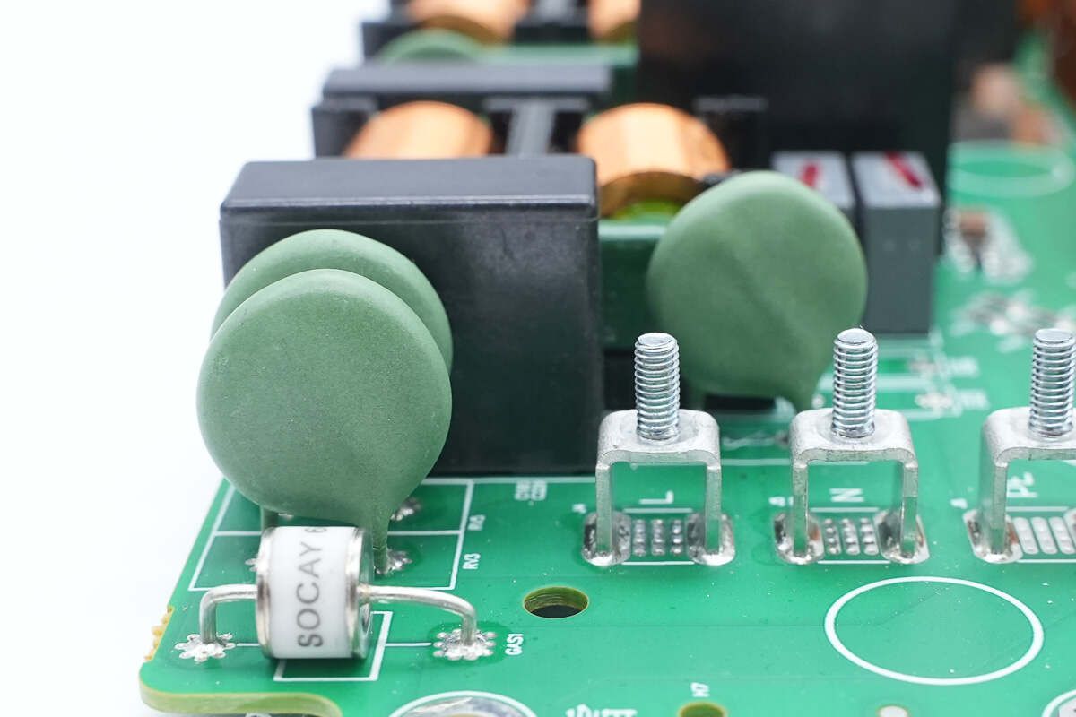 阳光电源获得发明专利授权:“一种风光变流器、控制方法及新能源系统”