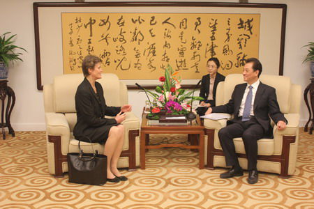 张治礼会见英国驻华大使魏磊