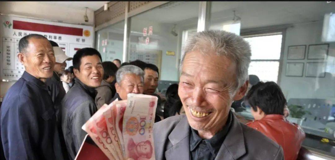 陆挺建议逐渐将农民养老金上调至每月千元