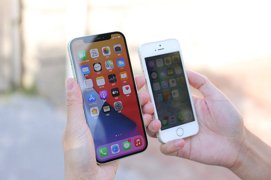 为“简单”买单，iPhone 4S爆火背后