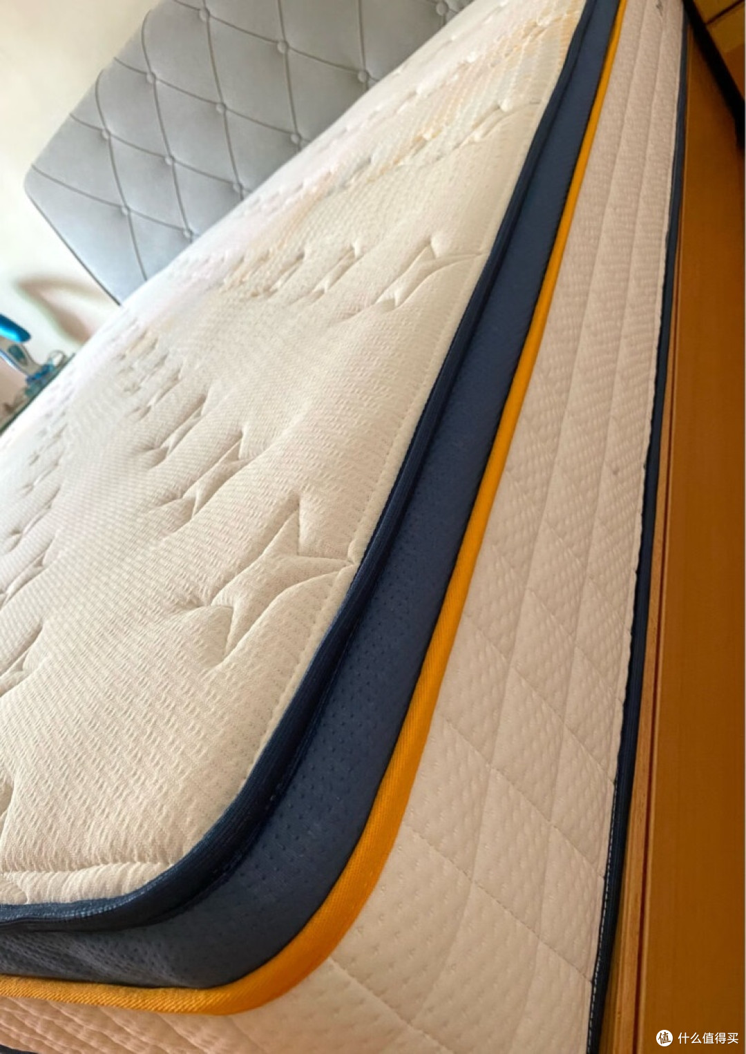 喜临门获得外观设计专利授权：“床垫（冰蓝屿）”