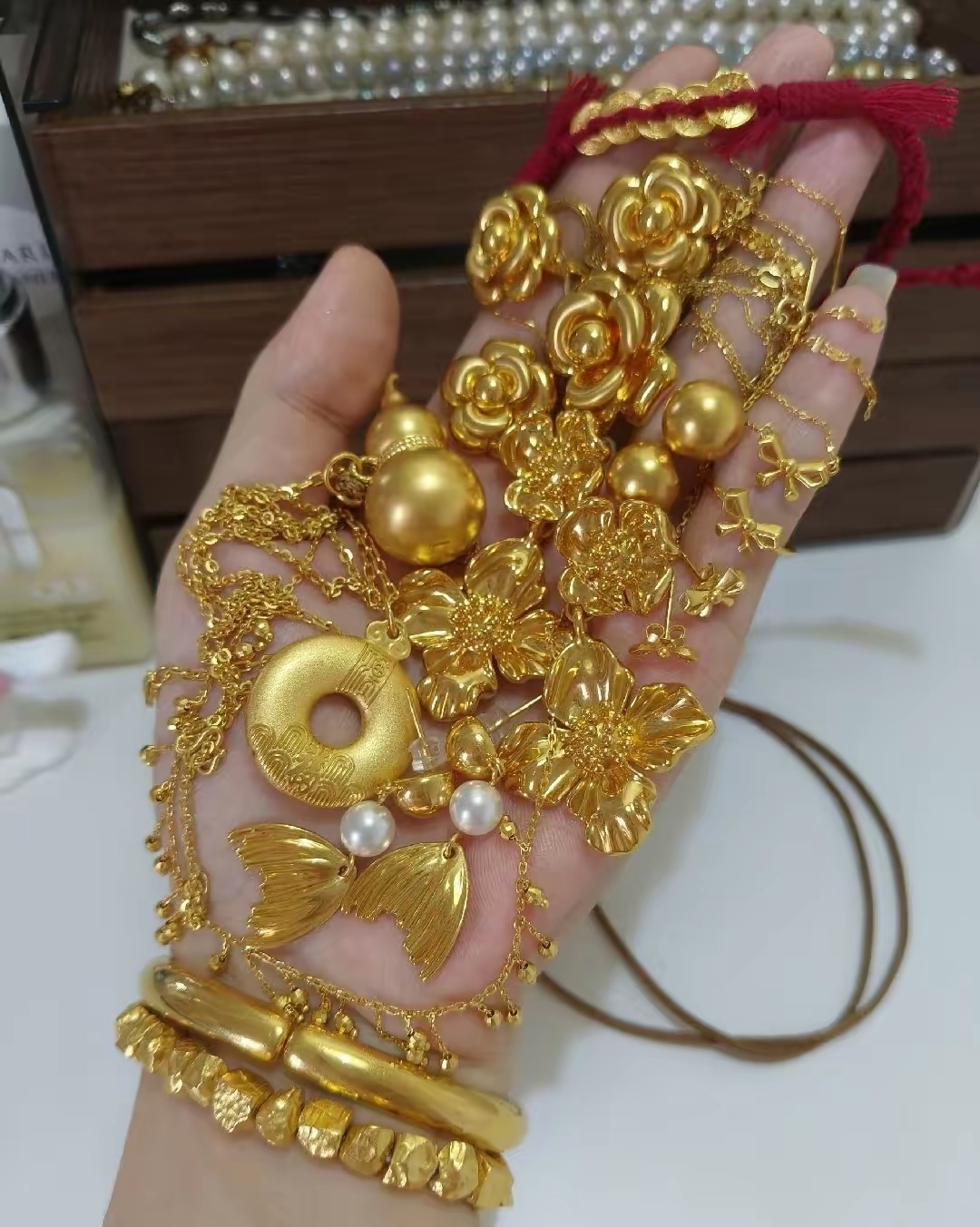 金价大跳水后，周生生足金产品陷质量风波