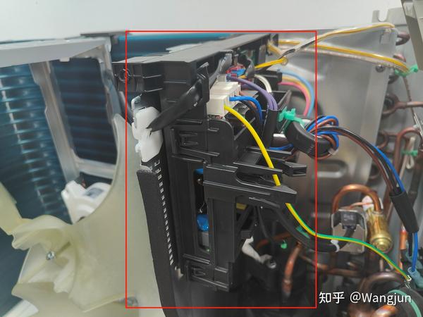 格力电器获得实用新型专利授权:“冰箱冷凝器散热结构及冰箱”