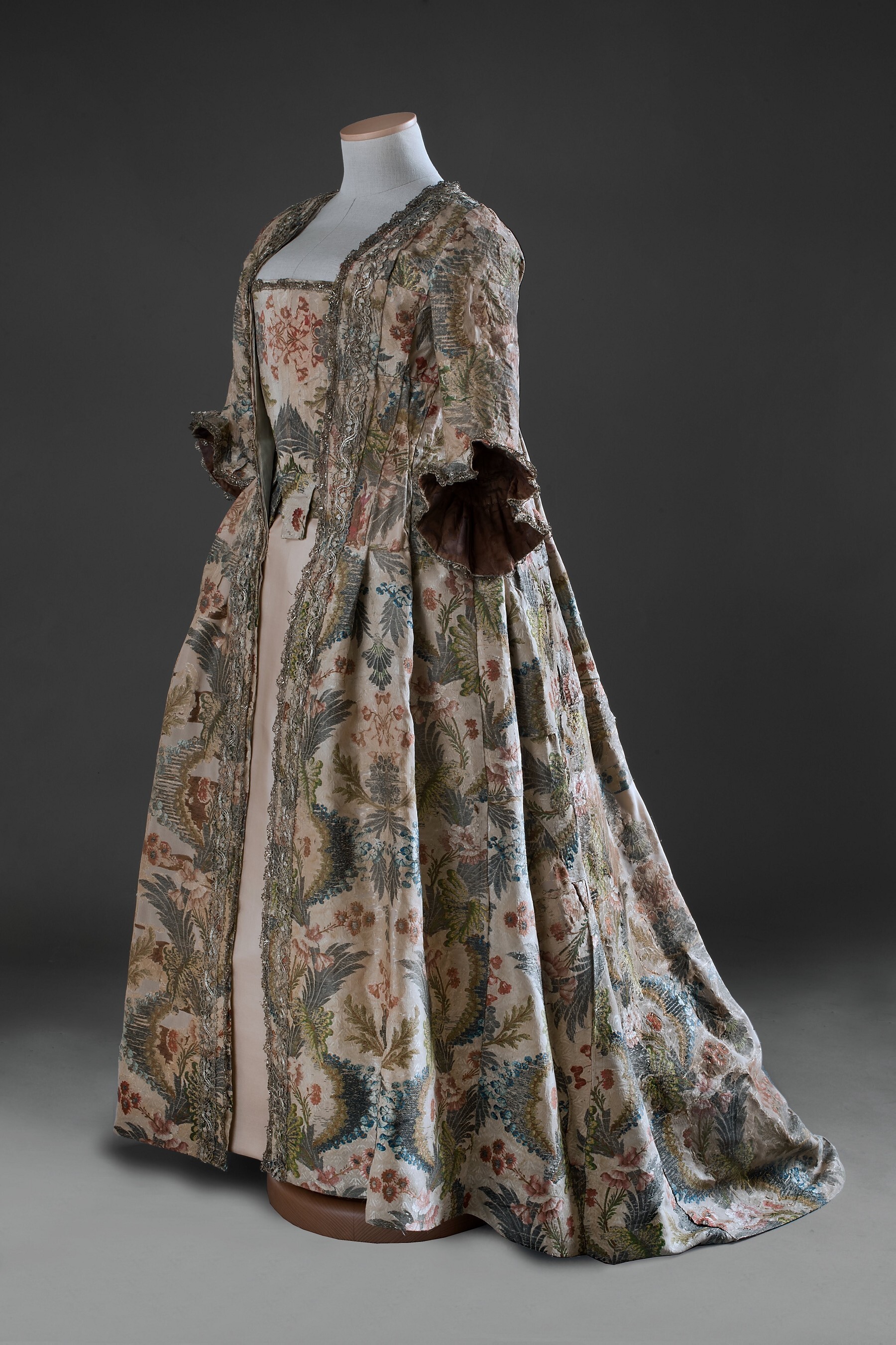 天津看展：荣耀之冠―18世纪意大利萨沃伊王朝宫廷珍宝展