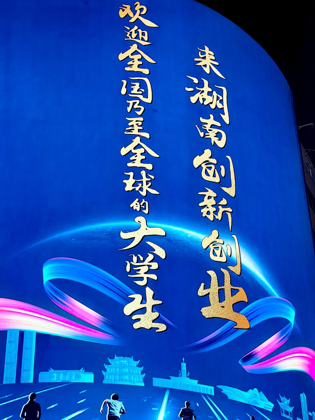 重庆登顶消费第一城,武汉长沙合肥能中部城市崛起?